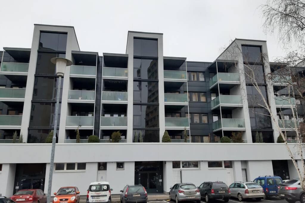 Prague Apartment In Most Near Golf Club, Aqua-Hipo-Autodrom In มอสท์ ภายนอก รูปภาพ