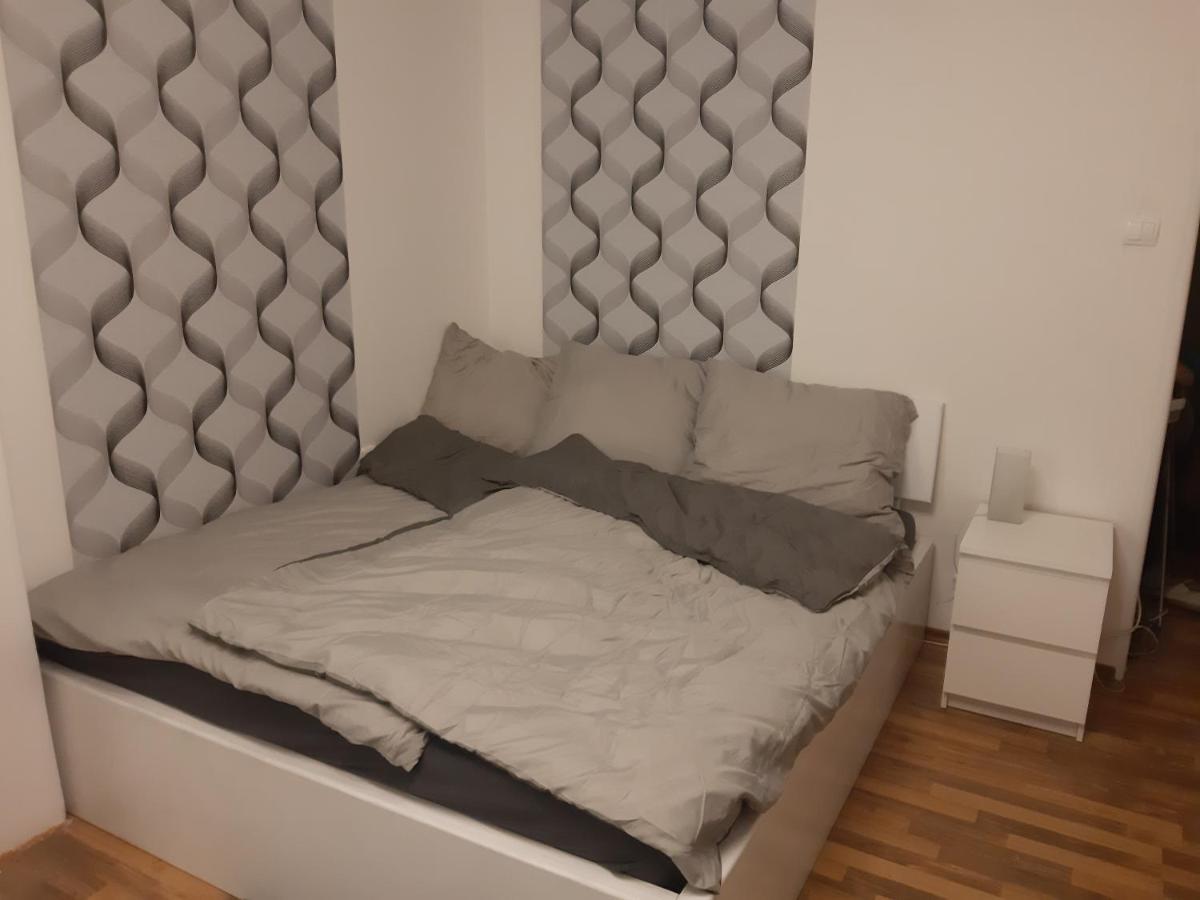 Prague Apartment In Most Near Golf Club, Aqua-Hipo-Autodrom In มอสท์ ภายนอก รูปภาพ