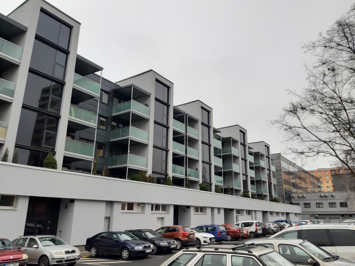 Prague Apartment In Most Near Golf Club, Aqua-Hipo-Autodrom In มอสท์ ภายนอก รูปภาพ
